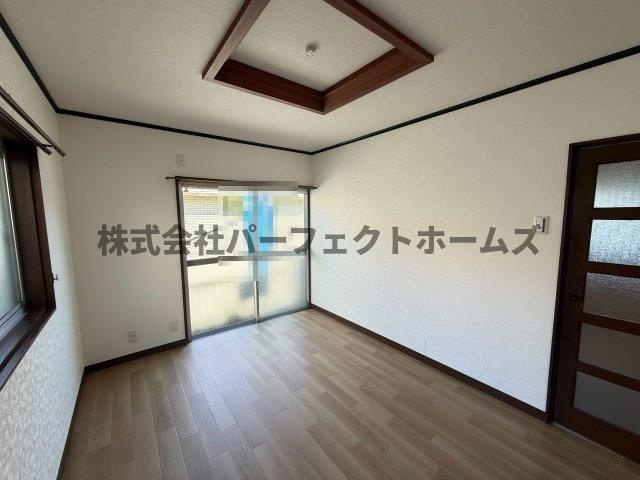 本町戸建　賃貸の居間・リビング|こちらのリビングで趣味の時間をお楽しみください