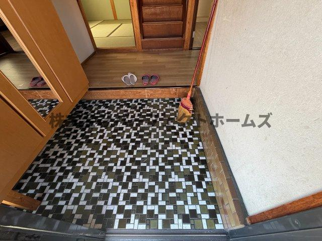 本町戸建　賃貸の玄関|シンプルで使いやすい玄関です