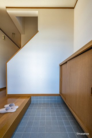 北長池戸建の玄関