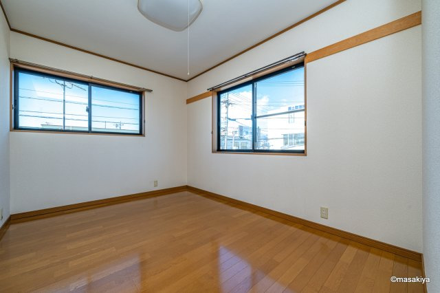 北長池戸建の洋室