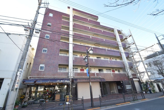 【外観】 | 徳丸サンパワー | 手が行き届いた共用部が自慢の、清潔感のあるマンションです。～即日のご見学可能～　お問合せはお気軽に。