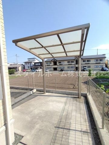 シャルマン野路の駐車場