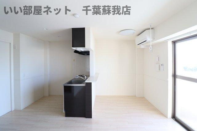 ＡｎｉＮｅｒｄの居間・リビング|開放的な寝室です
