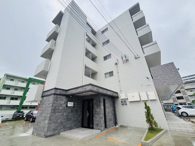 沖縄市与儀３丁目のアパート