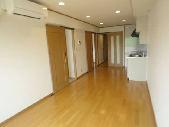 神戸市東灘区深江南町２丁目の賃貸マンションの居間・リビング