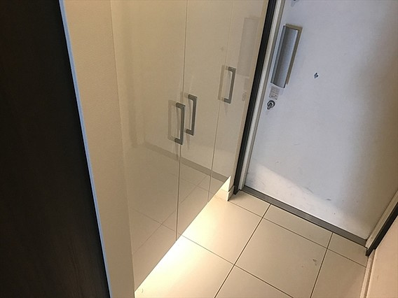 神戸市中央区小野柄通３丁目の賃貸マンションの玄関