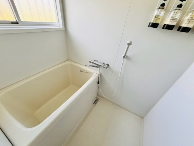【浴室】 | 長生郡白子町　中古戸建 | コンパクトで使いやすいお風呂です