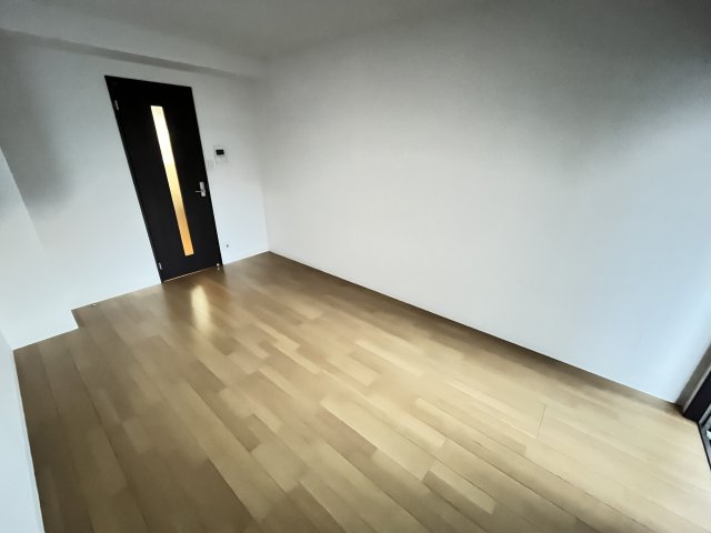 アンソレイユ京橋の居間・リビング|同物件別部屋の写真です。
