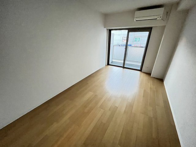 アンソレイユ京橋の居間・リビング|同物件別部屋の写真です。