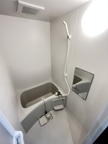アンソレイユ京橋の浴室|同物件別部屋の写真です。