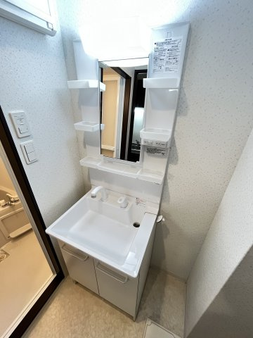 アンソレイユ京橋の洗面所|同物件別部屋の写真です。