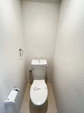 アンソレイユ京橋のトイレ|同物件別部屋の写真です。