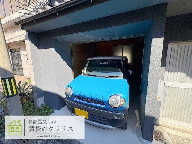 毘沙門町リノベデザイナーズ貸家の駐車場