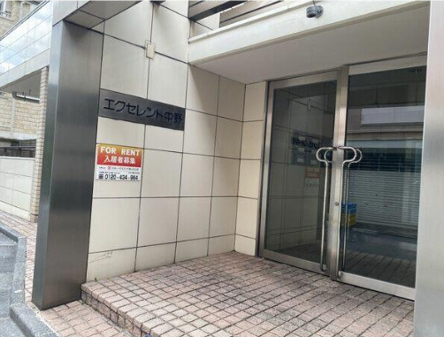 中野区中野２丁目の賃貸マンションのエントランス