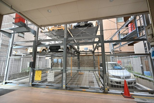 パレステュディオ渋谷本町の駐車場