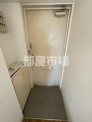 オークマンションの玄関