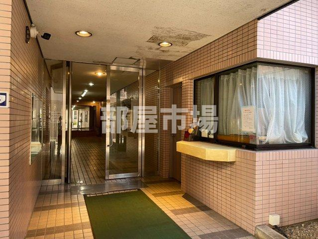 オークマンションのエントランス