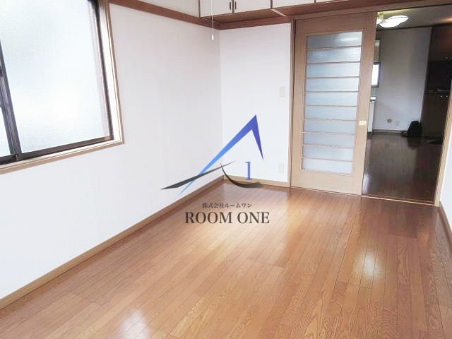 ビー・ハイブ岸谷 の居間・リビング|洋室のお部屋です。