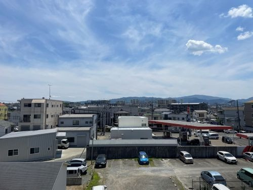 【展望】 | ユーハイム曰佐リベックス | バルコニー前面に遮る建物もなく、開放的な眺望を楽しめます