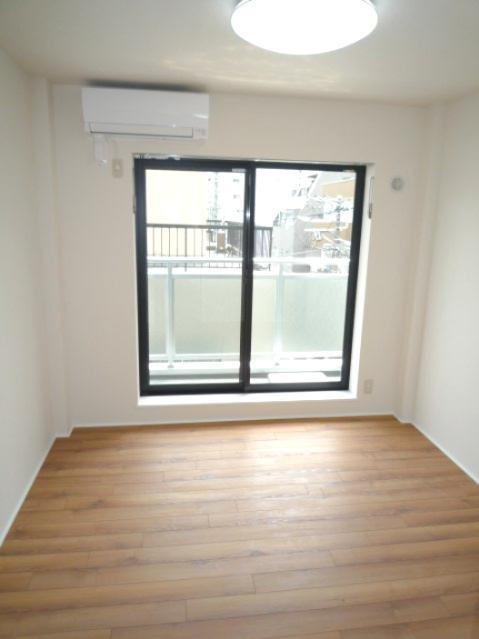 b'CASA 深川森下の居間・リビング