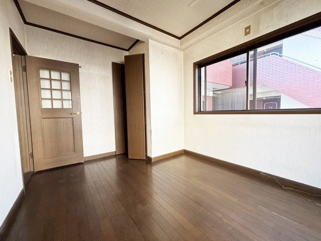 御影石町2丁目一戸建の洋室