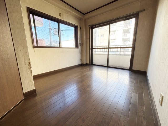 御影石町2丁目一戸建の洋室