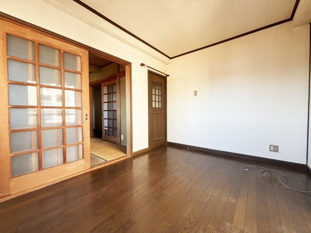 御影石町2丁目一戸建の洋室