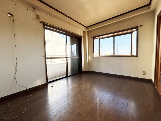 御影石町2丁目一戸建の洋室