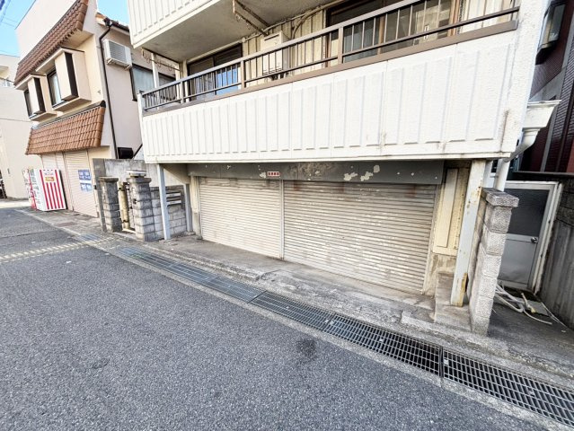 御影石町2丁目一戸建の駐車場