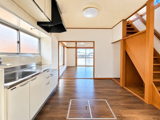 朝霞市幸町２丁目戸建の居間・リビング
