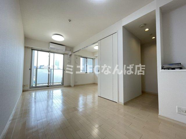大阪市西区本田１丁目の賃貸マンションの居間・リビング
