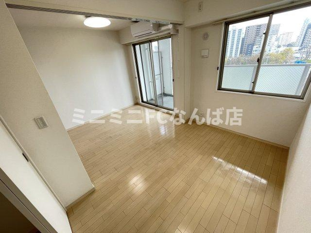 大阪市西区本田１丁目の賃貸マンションの寝室