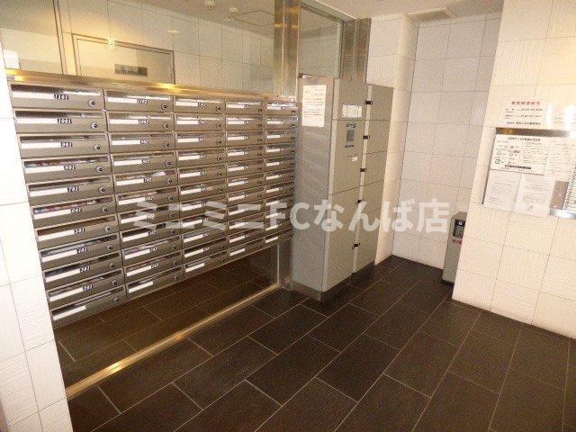 大阪市西区本田１丁目の賃貸マンションのエントランス