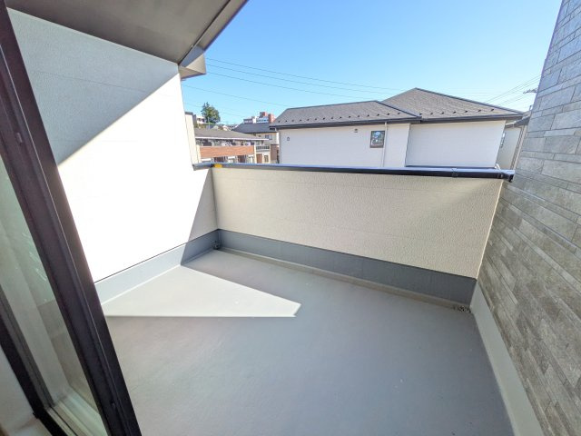 常陸太田市西三町　1期　新築戸建て　1号棟のバルコニー|洗濯物も布団もまとめて干せるワイド設計。
広々としたワイドバルコニーで、家事の効率が上がり、日々の暮らしが快適になります。