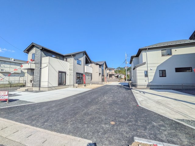 常陸太田市西三町　1期　新築戸建て　1号棟の前面道路含む現地写真|陽当たりや敷地の広さをご確認できます！
本日のご見学も可能です♪
お気軽にお電話またはお問い合わせください。