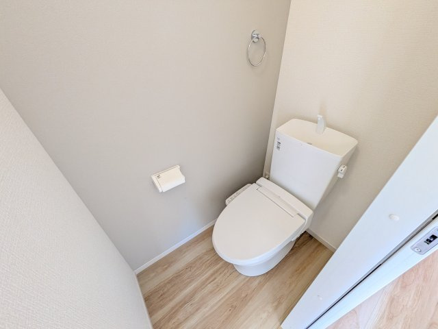 常陸太田市西三町　1期　新築戸建て　1号棟のトイレ|高い節水性能で、水道代を大幅にカット。環境とお財布に優しく、家計をしっかりサポートします。
もちろん温水洗浄便座付きです♪