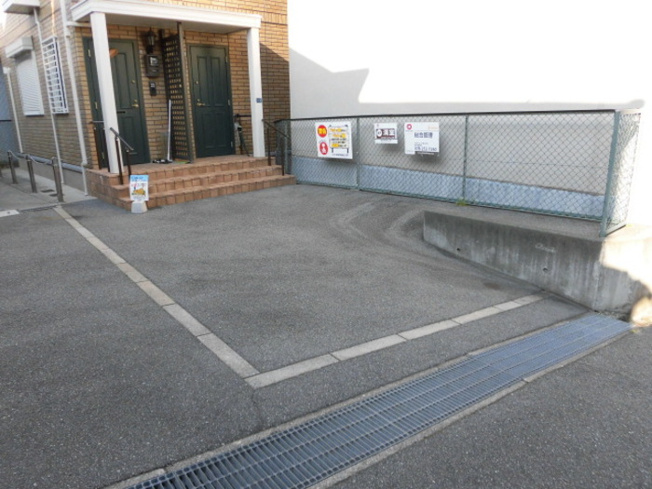 【駐車場】