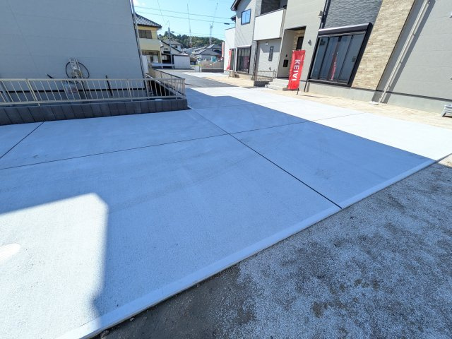 常陸太田市西三町　1期　新築戸建て　2号棟の駐車場|駐車は8台可能です♪