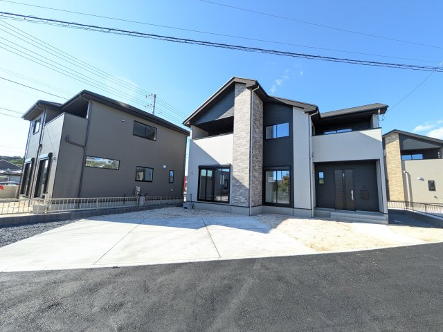 常陸太田市西三町　1期　新築戸建て　4号棟の前面道路含む現地写真|陽当たりや敷地の広さをご確認できます！
本日のご見学も可能です♪
お気軽にお電話またはお問い合わせください。