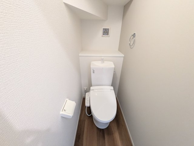 常陸太田市西三町　1期　新築戸建て　4号棟のトイレ|高い節水性能で、水道代を大幅にカット。環境とお財布に優しく、家計をしっかりサポートします。
もちろん温水洗浄便座付きです♪