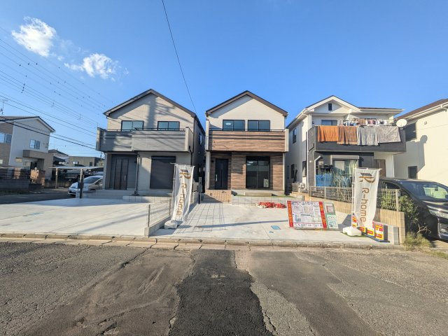 守谷市松ケ丘6丁目15番　新築戸建て　B号棟の前面道路含む現地写真|現地完成済で建物や駐車場、お庭も全てご覧いただけます。。
本日のご見学も可能です♪
お気軽にお電話またはお問い合わせください。