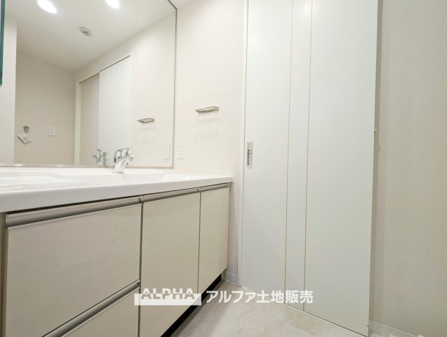 EXY久米川の独立洗面台|【Morning Routine】◆毎日の身支度を快適に◆
朝の洗顔や歯磨き、外出前の身支度に便利な独立洗面台。清潔感のある洗面スペースで、気持ちのよい一日をスタートできます。