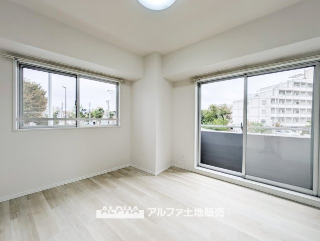 EXY久米川の洋室|【Private Room】◆自分らしく過ごす洋室◆
ベッドやデスクを配置して寝室や書斎など多彩に活用できる洋室。ライフスタイルに合わせた空間づくりを楽しめます。