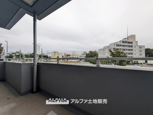 EXY久米川のバルコニー|【Open Air】◆外の空気を感じるバルコニー◆
11.22㎡のバルコニーは、洗濯物を干すスペースとして活躍。外の空気を感じながら、日々の暮らしに心地よさを添えてくれます。