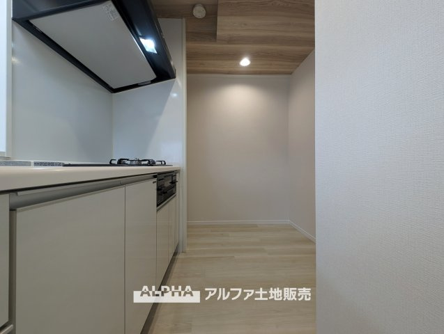EXY久米川のキッチン|【Welcome Home】◆毎日を迎える玄関◆
住まいの第一印象を決める玄関スペース。帰宅するたびに気持ちが和らぐ、清潔感のある空間が日々の暮らしを迎えてくれます。
