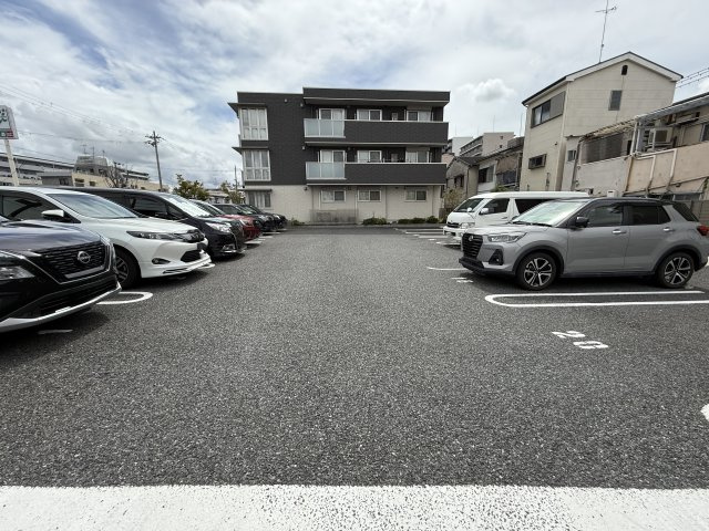 raffineの駐車場