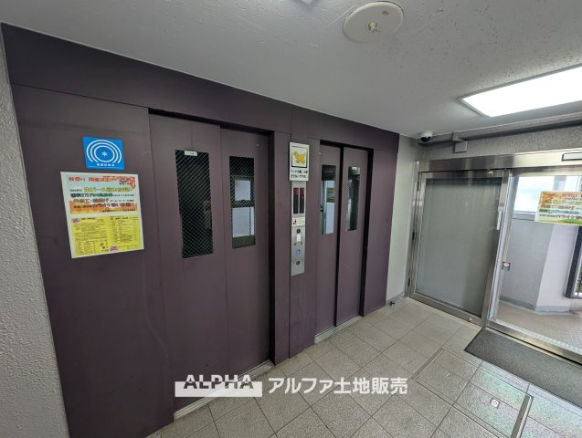 新武蔵野スカイハイツのエントランス|【Welcome Entrance】◆住まいの顔となる共用空間◆
毎日の外出や帰宅時に利用するエントランス。住まう方や訪れる方を迎える、マンションの第一印象をつくる場所です。