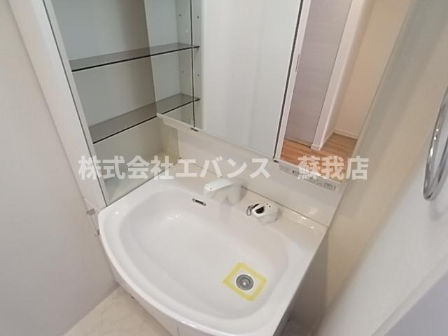 【独立洗面台】 | 千葉ポートイースト | 独立洗面台、小物を置くことができて便利です