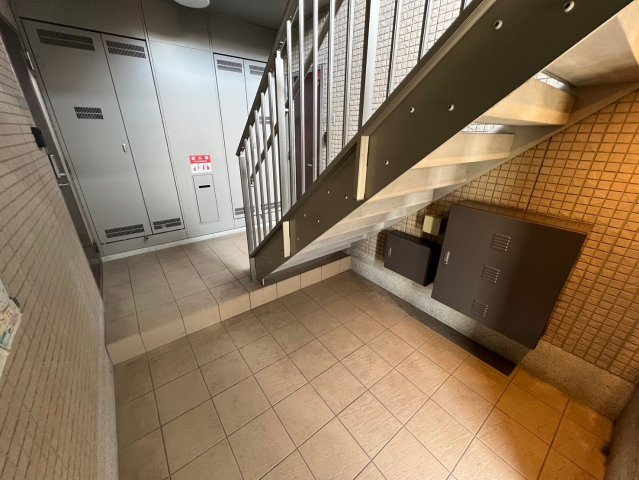 D-room服部寿町のロビー