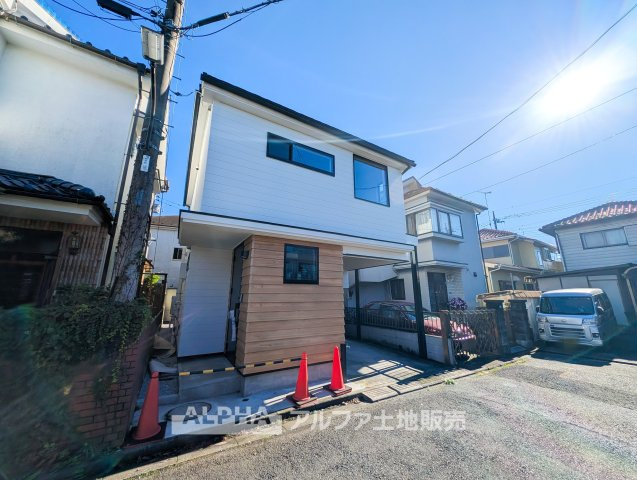東京都羽村市羽西2　中古戸建の外観|【My Home】◆小作駅徒歩13分の一戸建て◆
JR青梅線「小作」駅徒歩13分。駐車スペースを備え、日々の暮らしや車でのお出かけにも便利です。